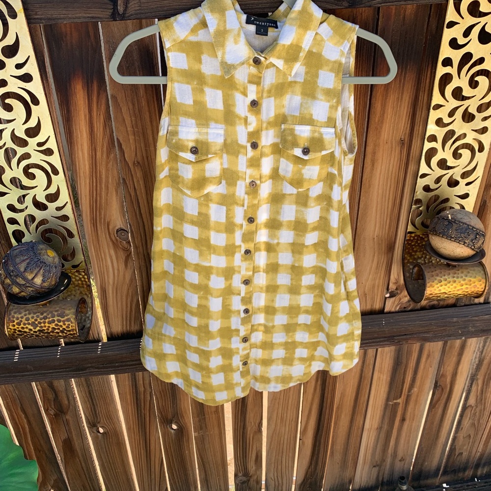 Forever 21 yellow Collar sleeveless flannel